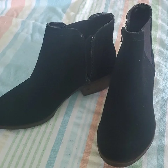 Womens Kenzie Ankle Bootie. Black size 6 - Picture 2 of 5